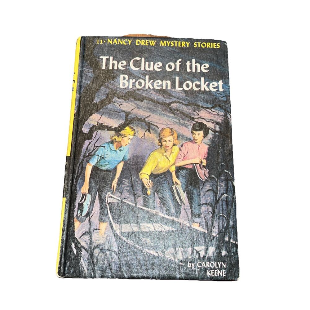 Nancy Drew 1965- #11 The Clue of The Broken Locket - Hardback by Carolyn Keene